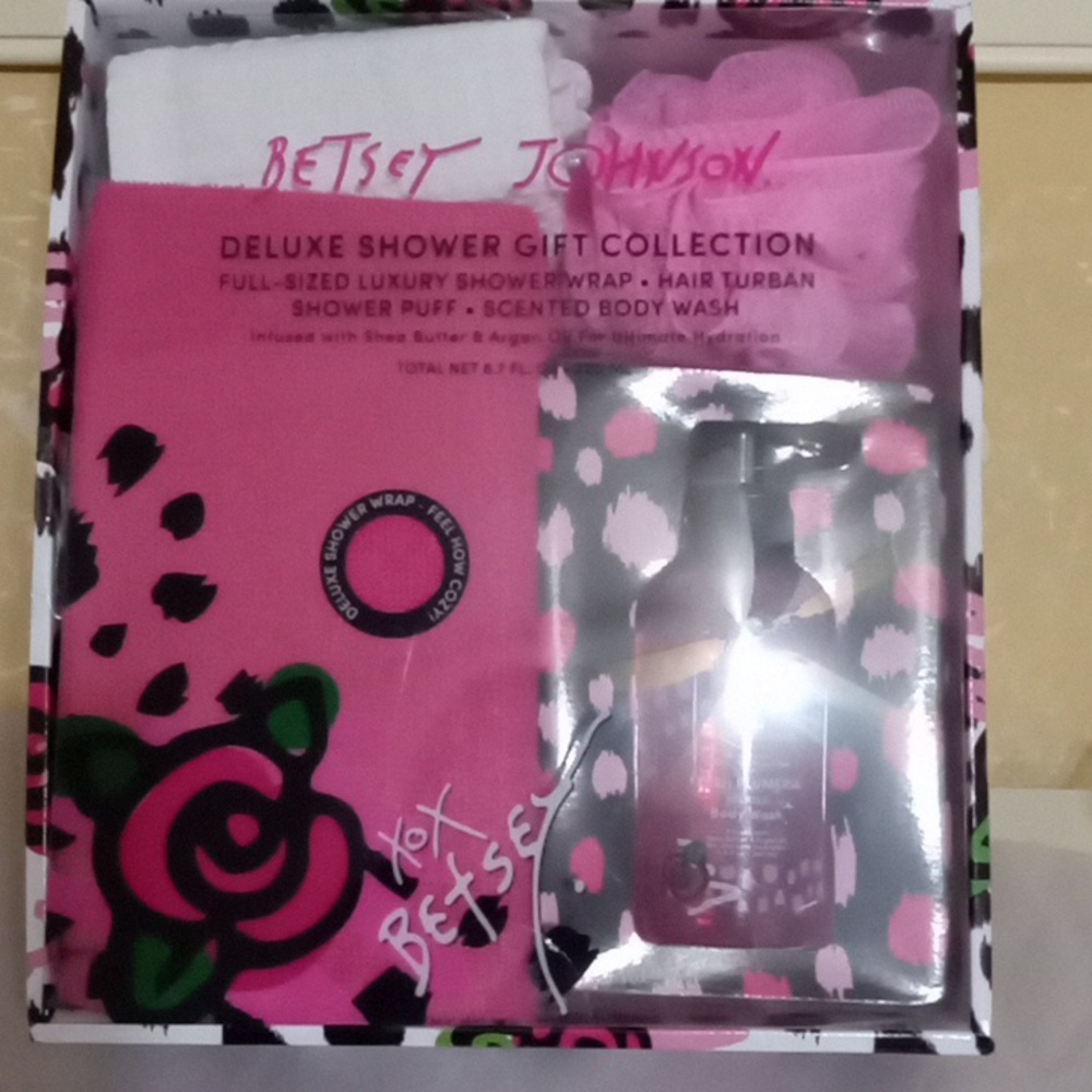 Betsey Johnson Deluxe Shower Gift Collection πππ - Picture 1 of 6